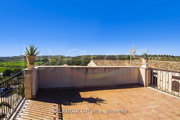 Masseria Terra delle Ginestre veduta Campagna circostante