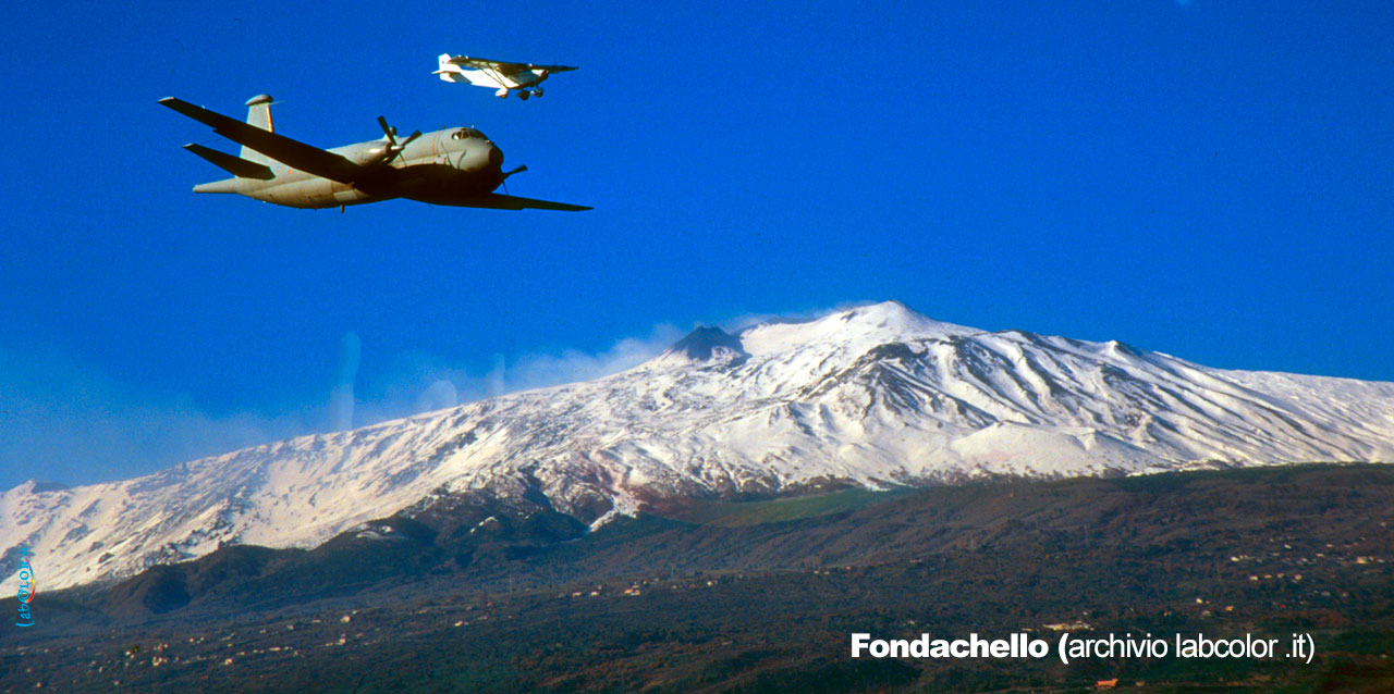 Fondachello (aerei in volo)